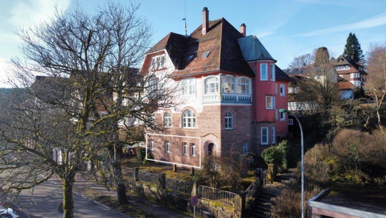 Hausansicht Freudenstadt Erdgeschosswohnung Charmante, modernisierte 2-Zimmer-Wohnung mit Freisitz