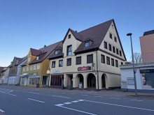 Hausansicht Renditestarkes Wohn- und Gesch�ftshaus mit 2 Gastronomiebetrieben & 5 Wohnungen - 6,6% Rendite