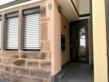 Hauseingang Lichtdurchflutete 4-Zimmer-Wohnung mit Terrasse in Freudenstadt!