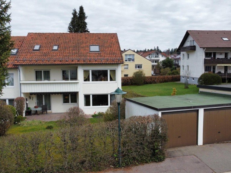 Au�enansicht Freudenstadt Doppelhaush�lfte Attraktives Reihenendhaus in familienfreundlicher Lage mit 2 Wohneinheiten plus Dachgeschoss