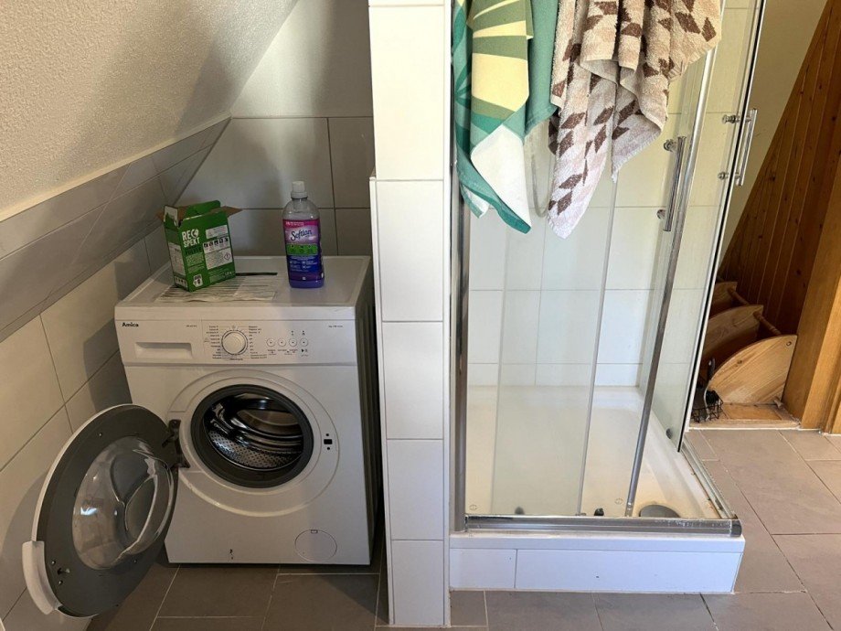Dusche und Waschmaschinenstellplatz Dachgeschosswohnung Freudenstadt