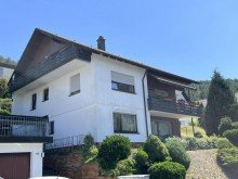 Hausansicht Sch�ne 3-Zimmer-Wohnung mit 2 Balkonen!