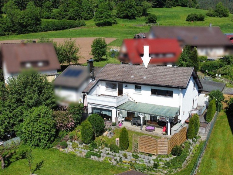 Geb�udeansicht R�ckseite Baiersbronn Einfamilienhaus Gro�z�giges Wohnhaus in Klosterreichenbach mit zwei Garagen zu verkaufen