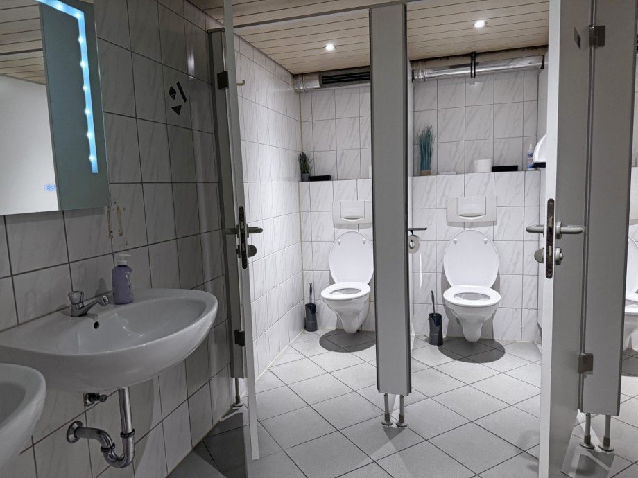 Kundentoiletten Gastst�tte Links Wohn- / Gesch�ftshaus Freudenstadt