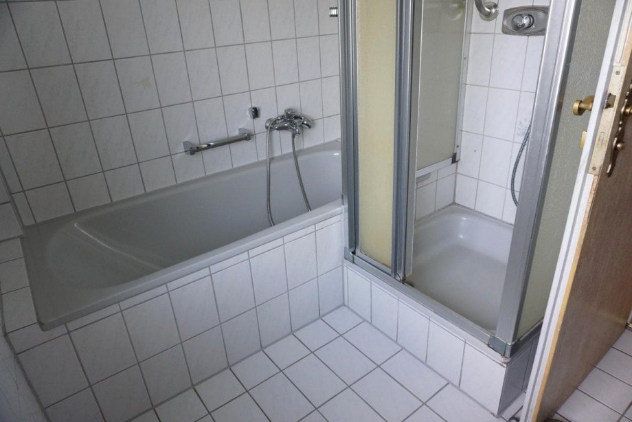 Badewanne + Dusche Doppelhaush�lfte Freudenstadt