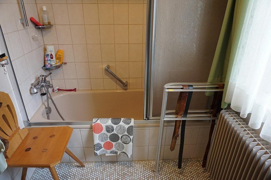 OG Badezimmer Wanne Einfamilienhaus Seewald