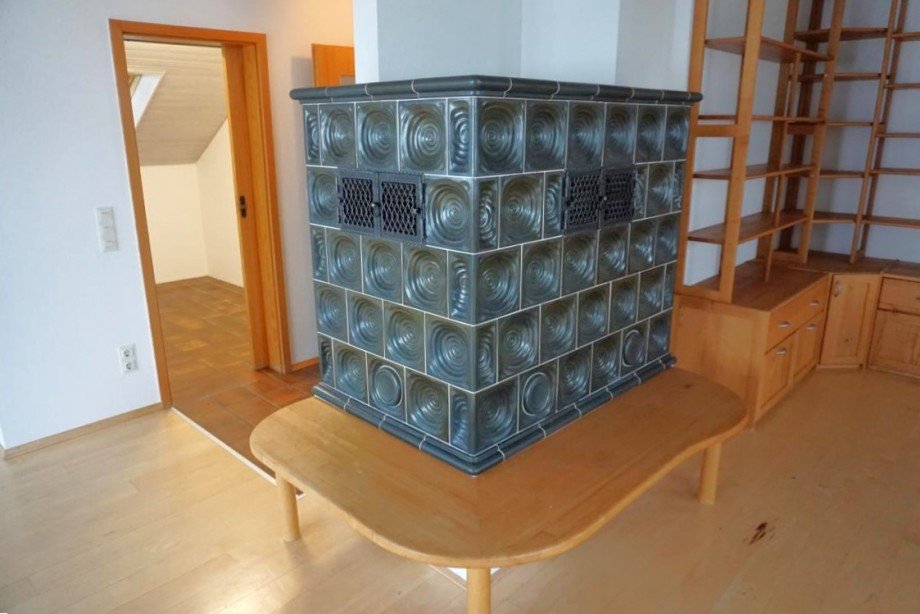 funktionsf�higer Kachelofen Dachgeschosswohnung Freudenstadt