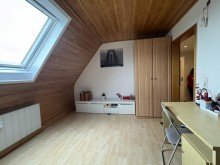 Wohnzimmer DG Viel Platz und Potenzial: Bauernhaus mit 3 Wohneinheiten in B�singen