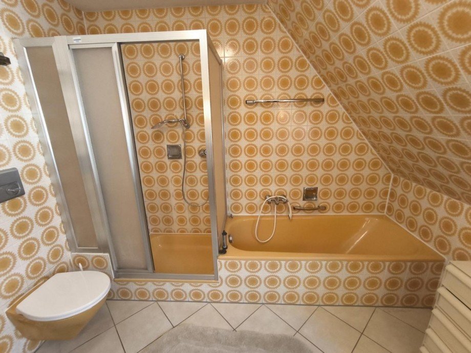 DG Dusche-Badewanne Reihenendhaus Dornstetten