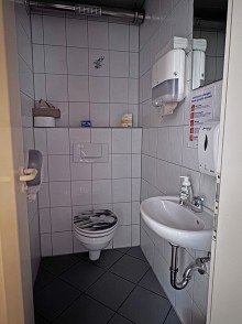 WC Gastst�tte rechts Renditestarkes Wohn- und Gesch�ftshaus mit 2 Gastronomiebetrieben & 5 Wohnungen - 6,6% Rendite