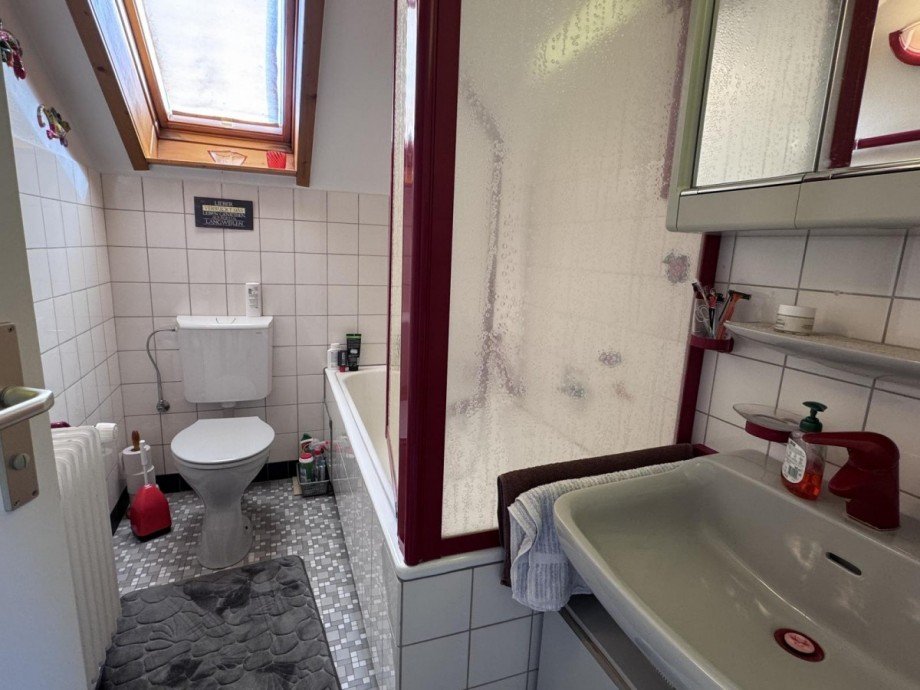 Badezimmer Dachgeschoss Mehrfamilienhaus Freudenstadt
