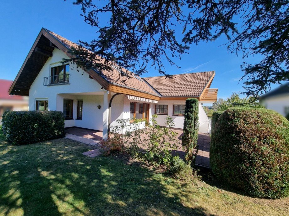 Haus�bersicht Gartenseite hin Einfamilienhaus Freudenstadt