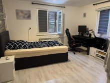 Schlafzimmer OG Viel Platz und Potenzial: Bauernhaus mit 3 Wohneinheiten in B�singen