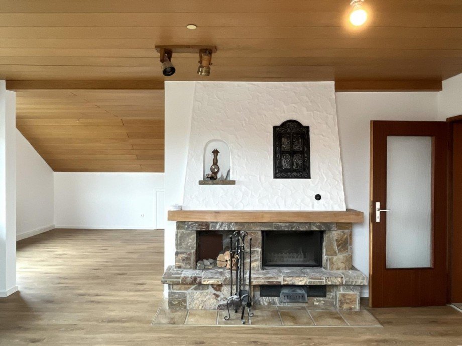 Wohnzimmer und Essbereich Wohnung Waldachtal