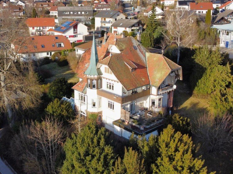 Hausansicht Dornstetten Einfamilienhaus Einzigartige Gelegenheit: Historische Jugendstilvilla in Dornstetten sucht neuen K�ufer
