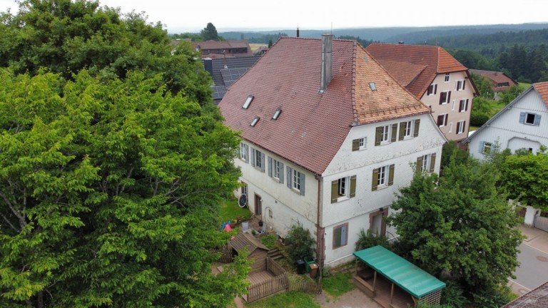 Ansicht Geb�ude Seewald Einfamilienhaus Gro�z�giges Wohnen in besonderem Anwesen mit Charakter!