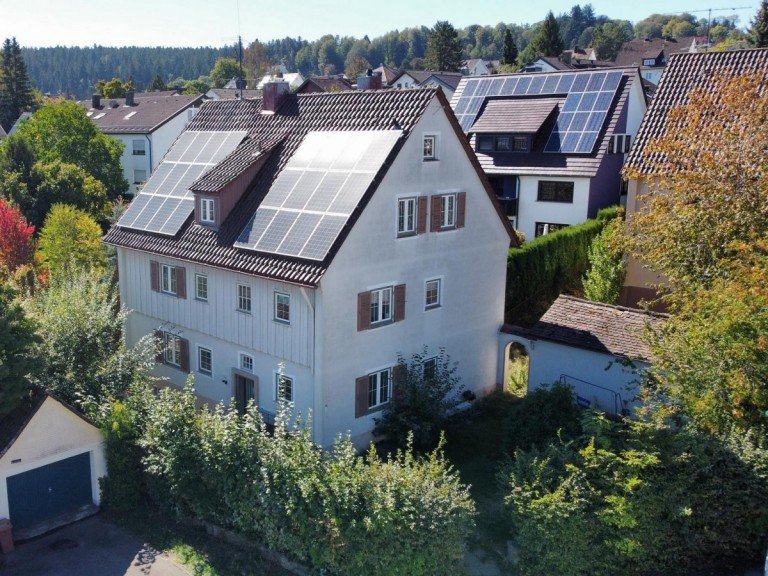 Hausansicht Freudenstadt Mehrfamilienhaus Dreifamilienhaus mit Garten in Freudenstadt - ideal zur Selbstnutzung oder als Kapitalanlage