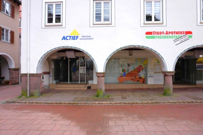 Hausansicht Freudenstadt Ladenlokal Ladenlokal mit viel Schaufensterfl�che direkt am Marktplatz von Freudenstadt