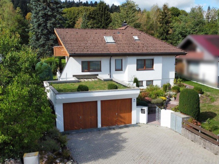 Hausansicht Freudenstadt Einfamilienhaus Charmantes Einfamilienhaus mit gro�em Garten in unverbaubarer Bestlage in Freudenstadt!