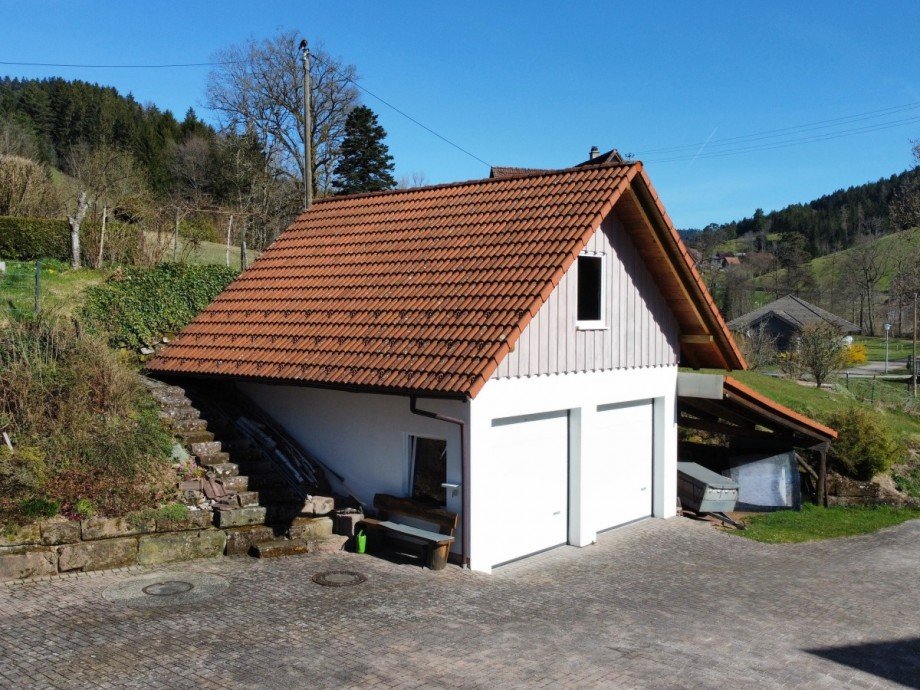 Garage mit Zugang zur Lagerfl�che �ber der Garage Einfamilienhaus Alpirsbach