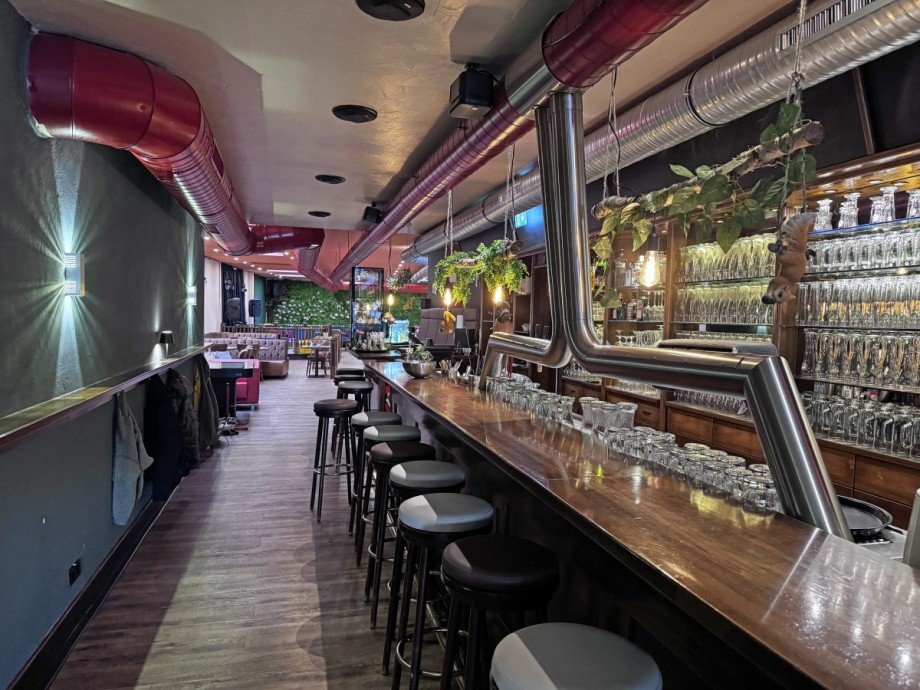 Barbereich Gastst�tte links Wohn- / Gesch�ftshaus Freudenstadt