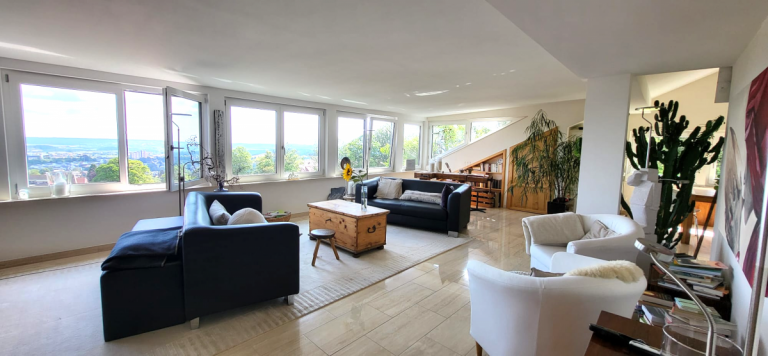 Wohnbereich Freudenstadt Dachgeschosswohnung Wohnen �ber den D�chern von Freudenstadt: Gro�z�gig, hochwertig und lichtdurchflutet